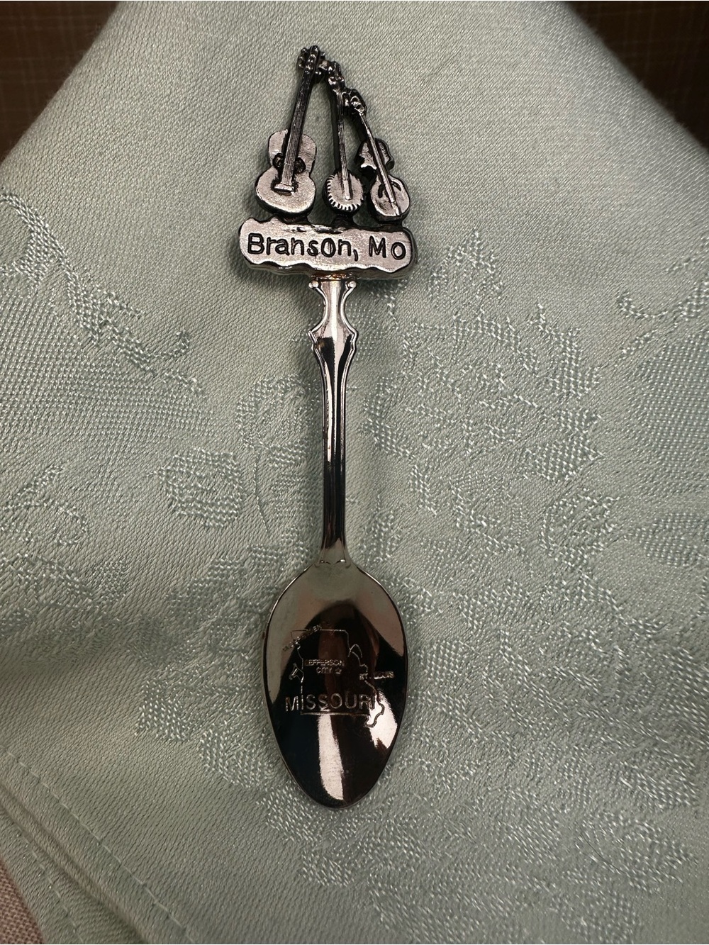 Vintage Spoon Branson Missouri with Guitar, Banjo, Bass Fiddle on Top Souvenir